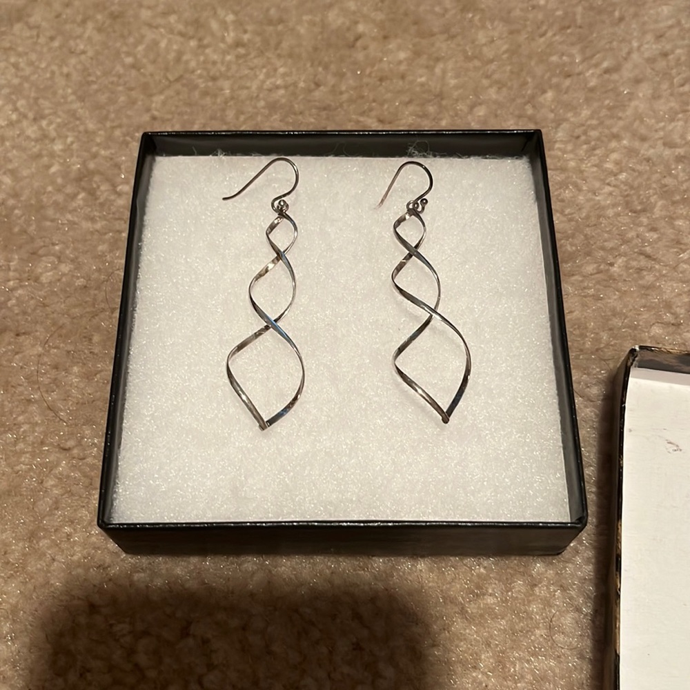 Lia Sophia dangly earrings